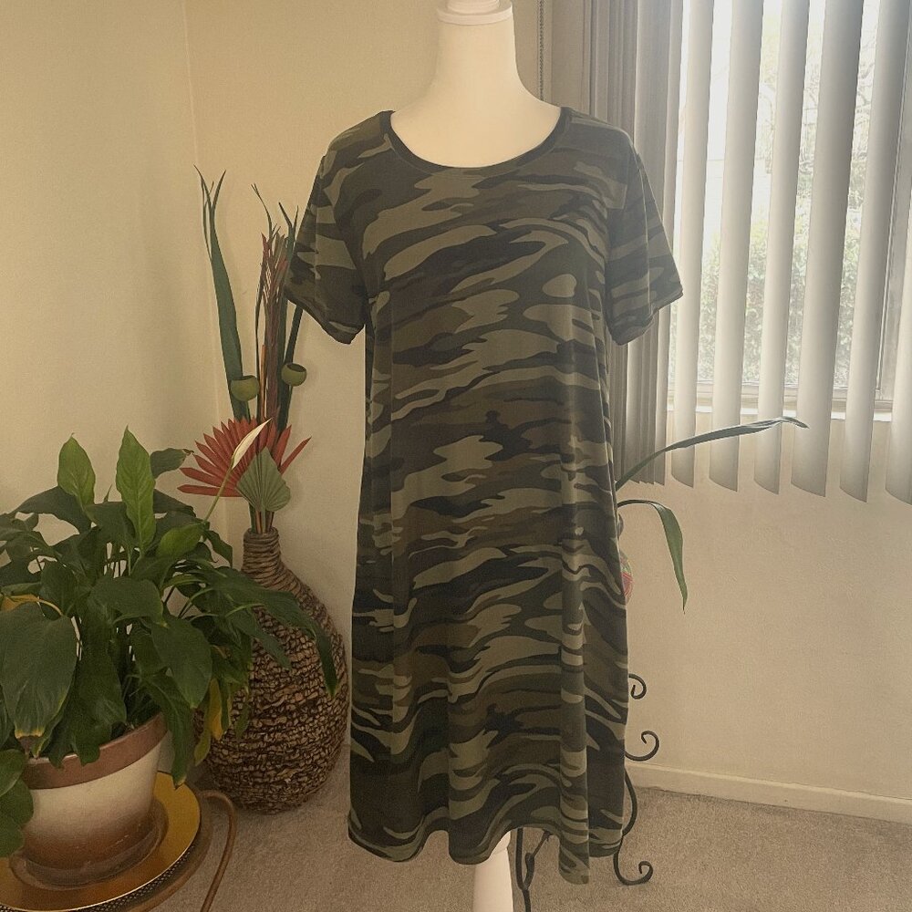 Camo shift dress in size XL. Super comfy. Works great for maternity and after.